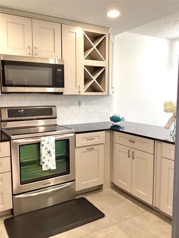 8900 Washington Blvd PH2A, Pembroke Pines, FL 33025