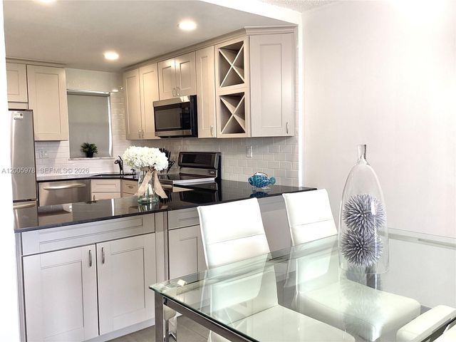 8900 Washington Blvd PH2A, Pembroke Pines, FL 33025