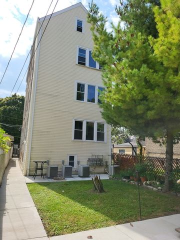 827 W 33rd Place 4, Chicago, IL 60608