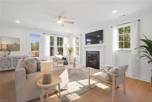 343 Ewell LN, Chesapeake, VA 23322