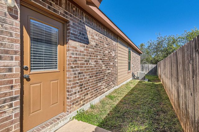 107 Creekside Villa DR, Kyle, TX 78640