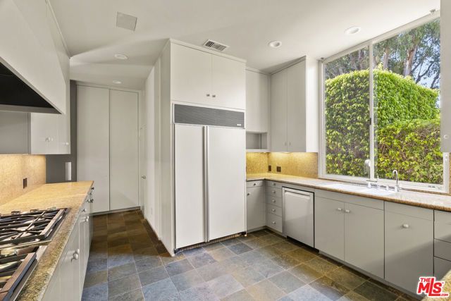 9032 Thrasher Avenue, Los Angeles, CA 90069