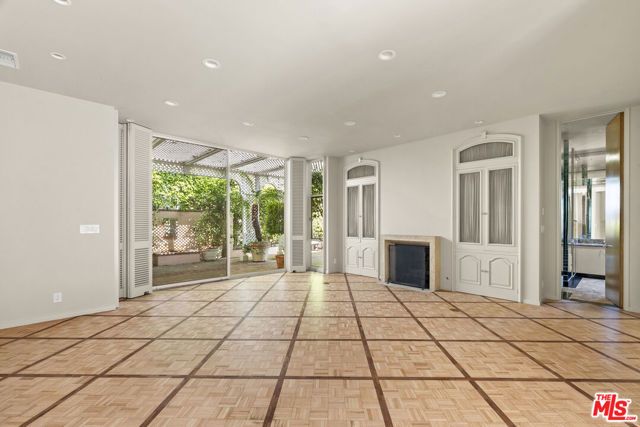 9032 Thrasher Avenue, Los Angeles, CA 90069