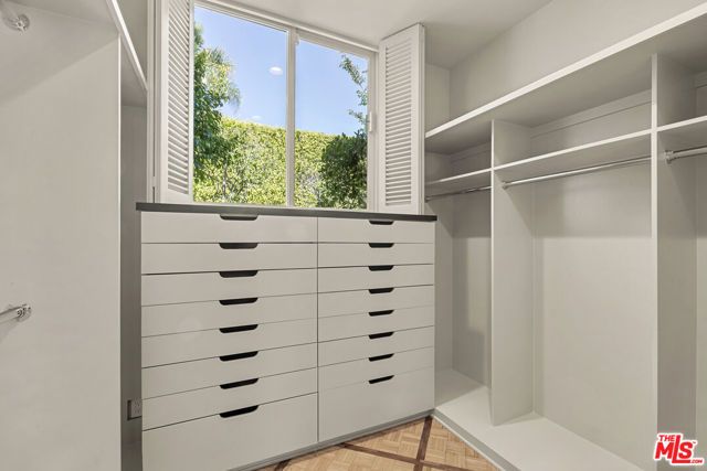 9032 Thrasher Avenue, Los Angeles, CA 90069