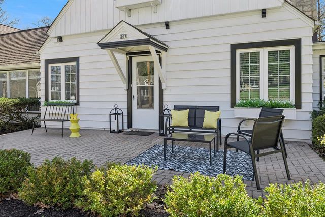 261 Waubun DRIVE, Fontana, WI 53125