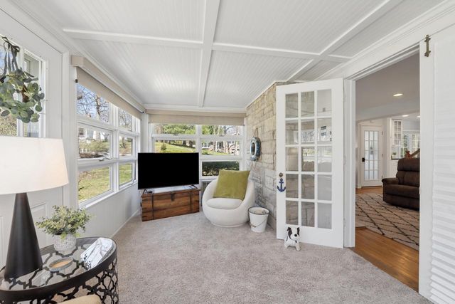 261 Waubun DRIVE, Fontana, WI 53125