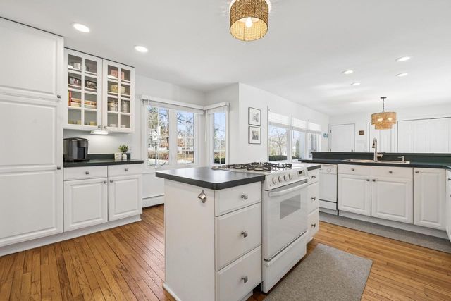 261 Waubun DRIVE, Fontana, WI 53125