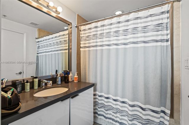 90 SW 3rd St 2908, Miami, FL 33130