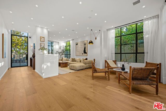 745 Sunset Avenue, Venice (los Angeles), CA 90291