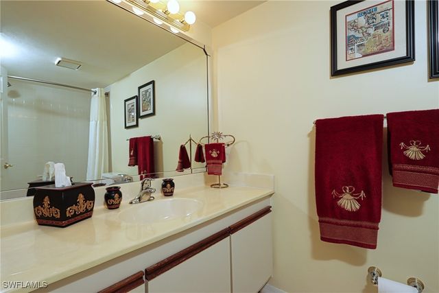 661 Windsurf LN A103, Naples, FL 34108