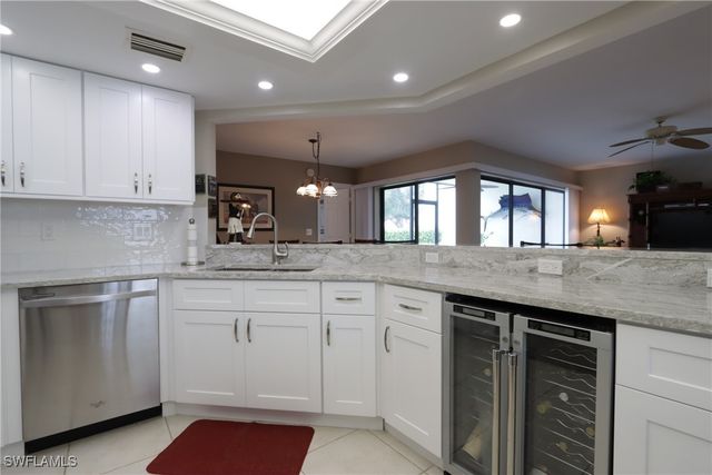 661 Windsurf LN A103, Naples, FL 34108