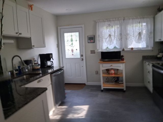9 Velvet Ave, Westport, MA 02790