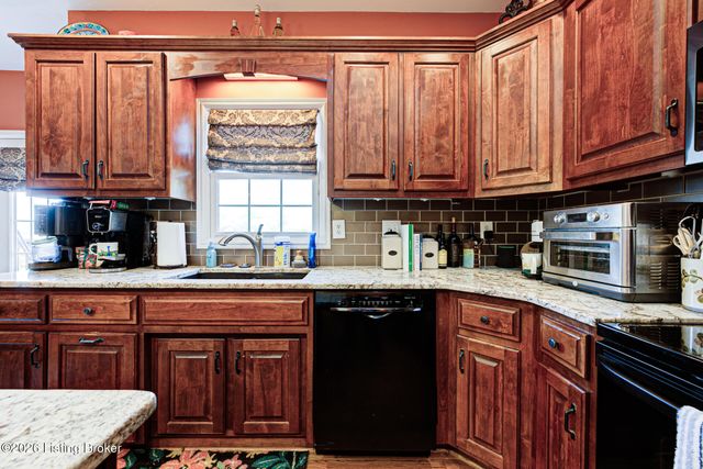 7915 Kendrick Crossing Ln, Louisville, KY 40291