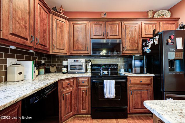 7915 Kendrick Crossing Ln, Louisville, KY 40291
