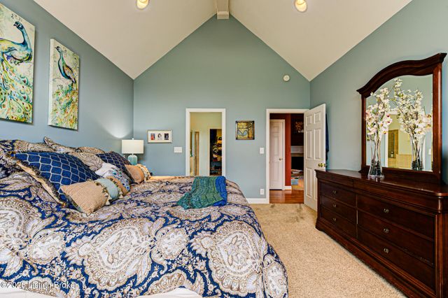 7915 Kendrick Crossing Ln, Louisville, KY 40291