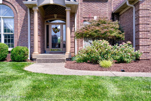 7915 Kendrick Crossing Ln, Louisville, KY 40291