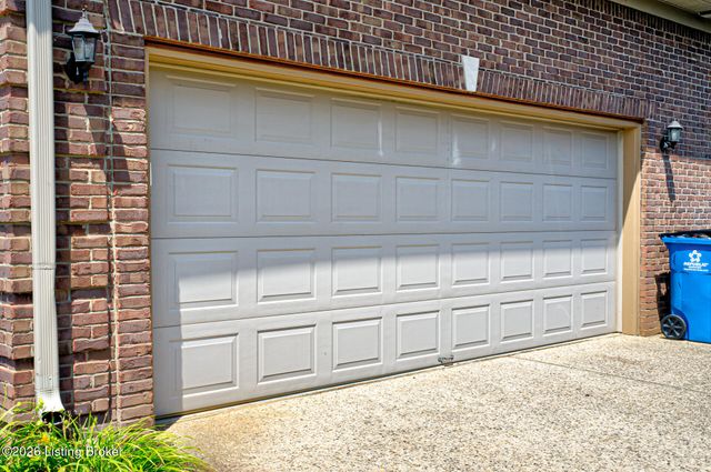 7915 Kendrick Crossing Ln, Louisville, KY 40291