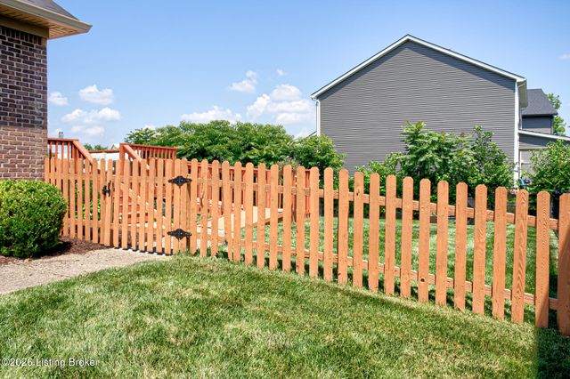7915 Kendrick Crossing Ln, Louisville, KY 40291