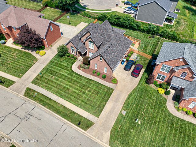7915 Kendrick Crossing Ln, Louisville, KY 40291