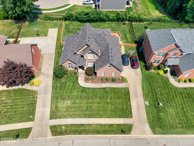 7915 Kendrick Crossing Ln, Louisville, KY 40291