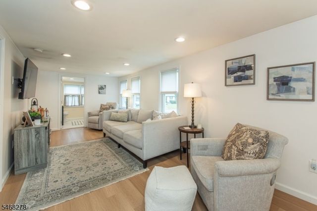 33 Mountain Ave, Hanover Twp., NJ 07927