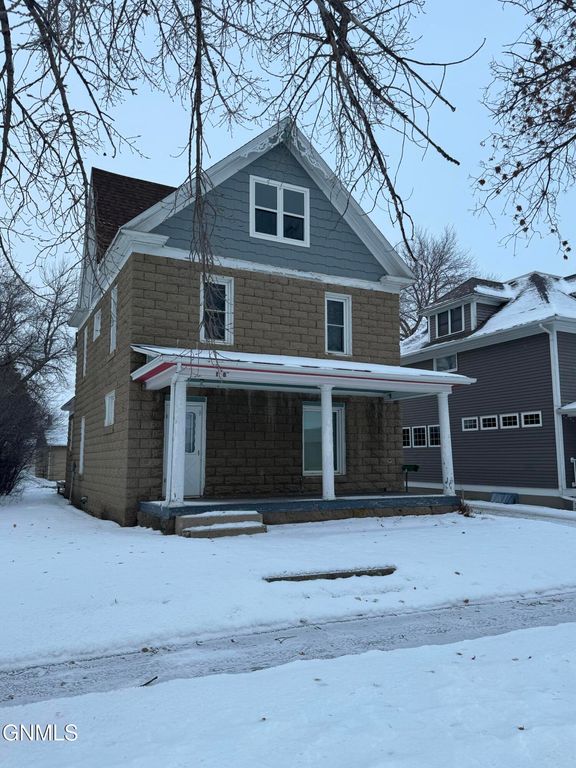 18 1st Street NE, Crosby, ND 58730