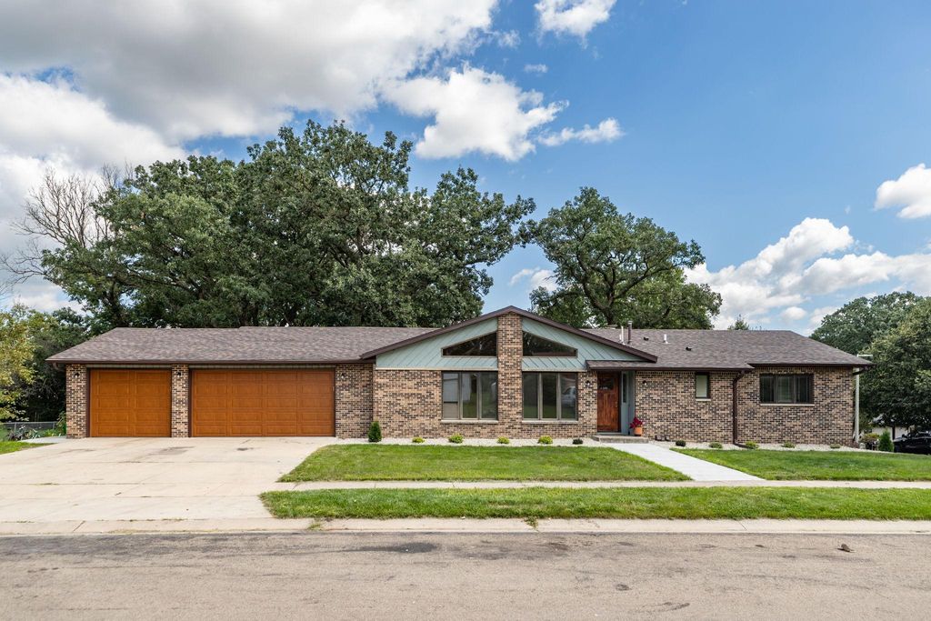 2242 2nd Avenue SW, Rochester, MN 55902