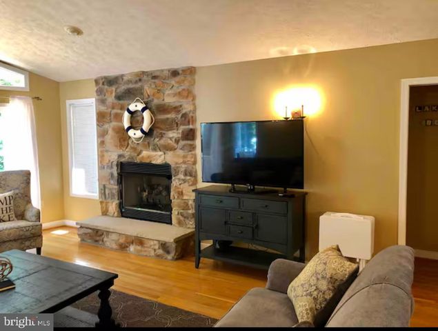 6215 CONNIE LN, Mineral, VA 23117