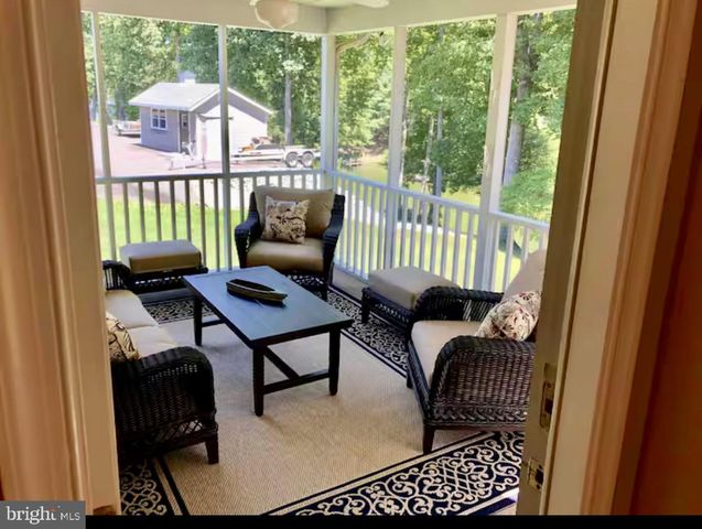 6215 CONNIE LN, Mineral, VA 23117