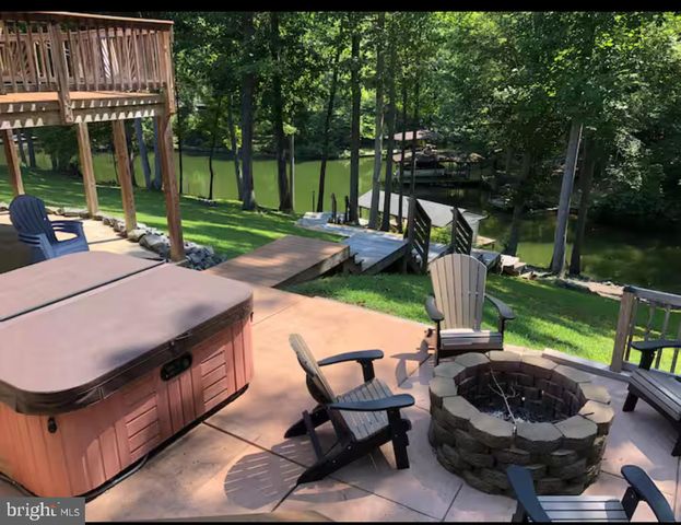 6215 CONNIE LN, Mineral, VA 23117