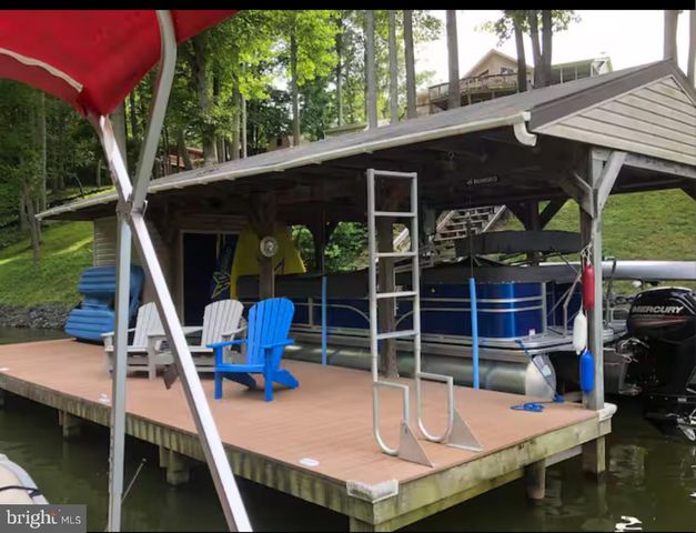 6215 CONNIE LN, Mineral, VA 23117