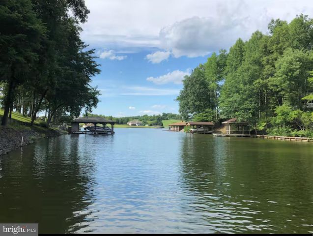 6215 CONNIE LN, Mineral, VA 23117