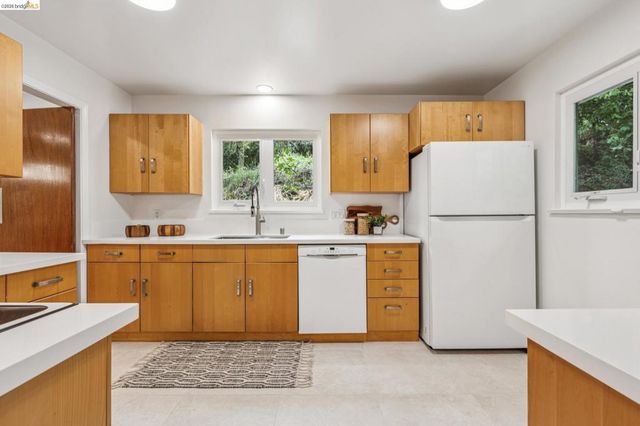 1545 Summit Rd, Berkeley, CA 94708