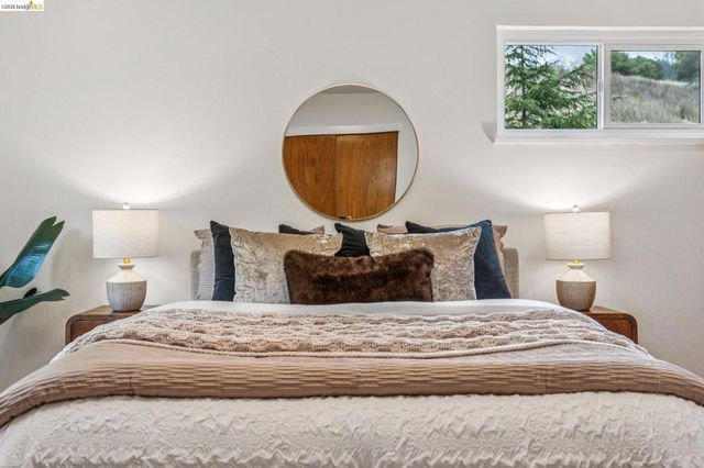 1545 Summit Rd, Berkeley, CA 94708