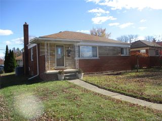 26726 Larchmont Street, St. Clair Shores, MI 48081