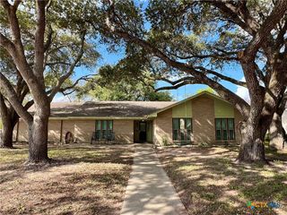 303 Birchwood Drive, Victoria, TX 77901
