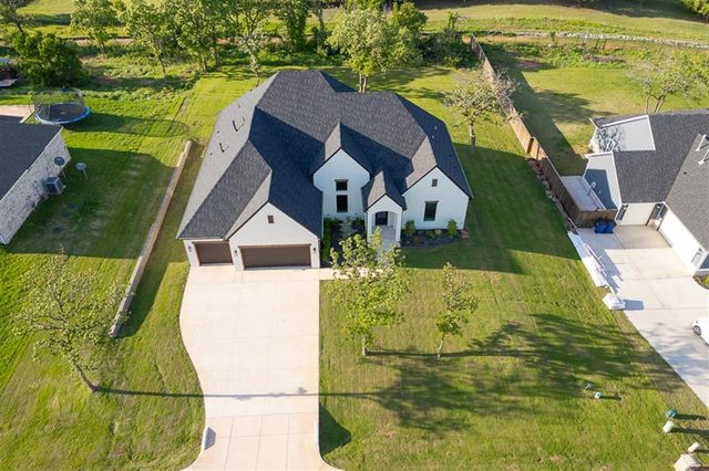3072 Road Runner Court, Guthrie, OK 73044