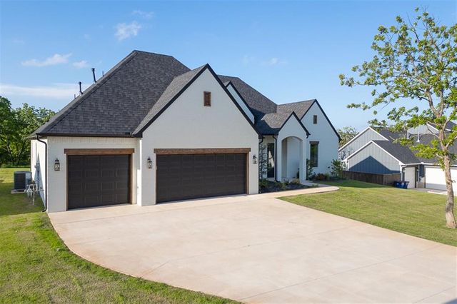 3072 Road Runner Court, Guthrie, OK 73044
