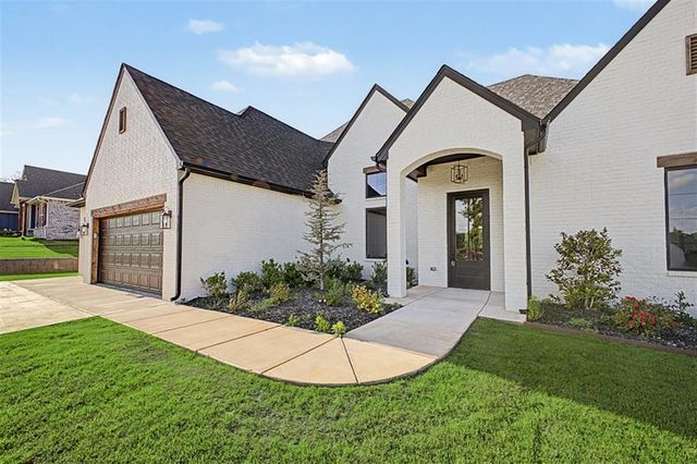 3072 Road Runner Court, Guthrie, OK 73044