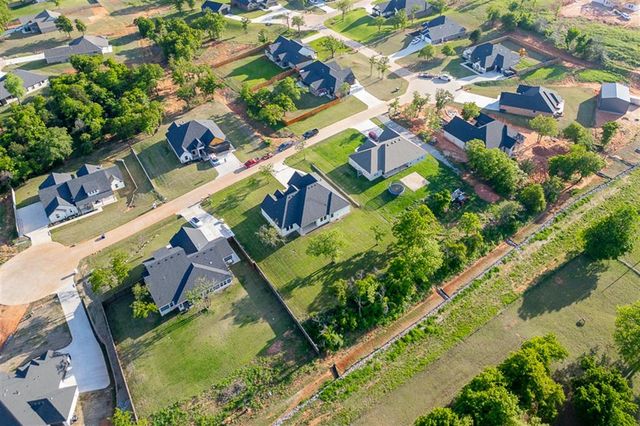 3072 Road Runner Court, Guthrie, OK 73044