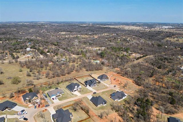 3072 Road Runner Court, Guthrie, OK 73044