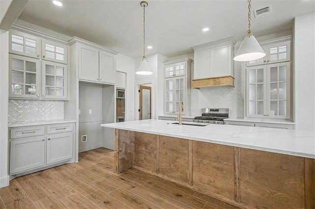 3072 Road Runner Court, Guthrie, OK 73044