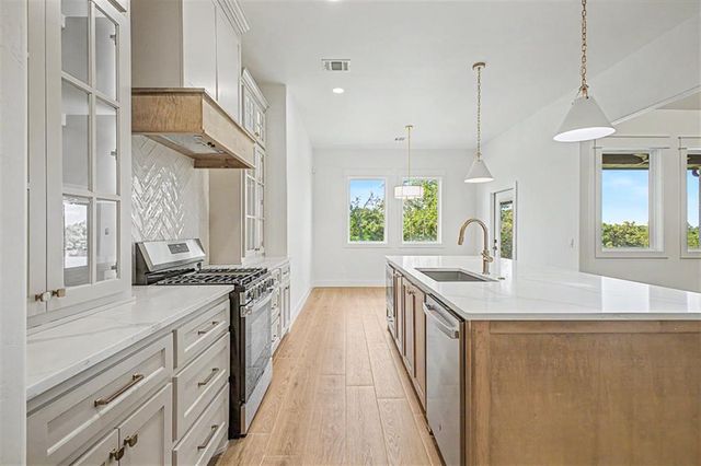 3072 Road Runner Court, Guthrie, OK 73044