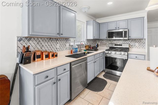 52007 Plum Creek Drive, New Baltimore, MI 48047