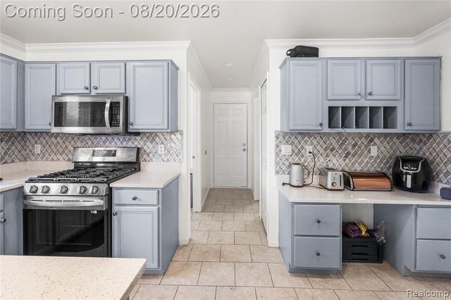 52007 Plum Creek Drive, New Baltimore, MI 48047