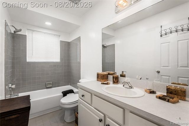 52007 Plum Creek Drive, New Baltimore, MI 48047