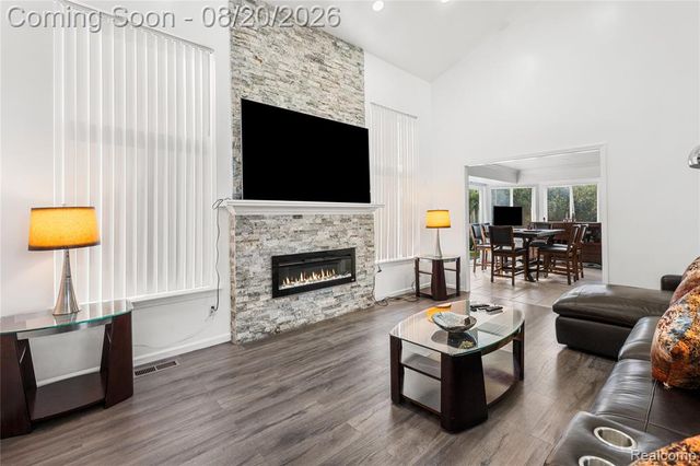 52007 Plum Creek Drive, New Baltimore, MI 48047