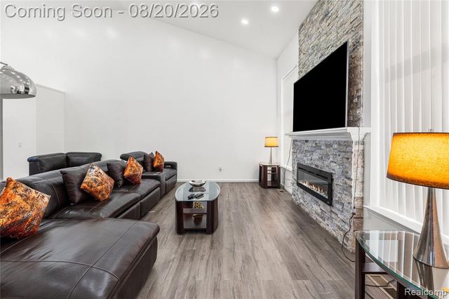 52007 Plum Creek Drive, New Baltimore, MI 48047