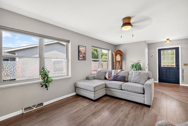 19 CORDELIA CRES, Madison, WI 53704