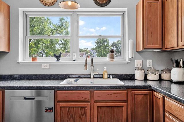 19 CORDELIA CRES, Madison, WI 53704